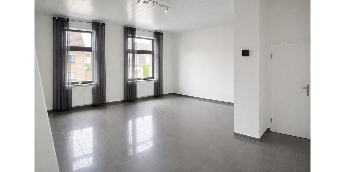 Etagenwohnung Mönchengladbach Nord - 3 Zimmer, 110 m&sup2;, 1.250&euro; | Angebot:26042324