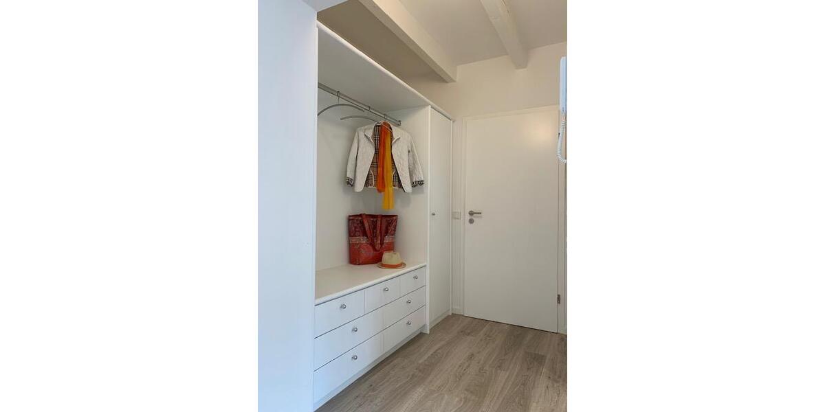 Etagenwohnung Meerbusch - 3 Zimmer, 205 m&sup2;, 1.910&euro; | Angebot:25899126