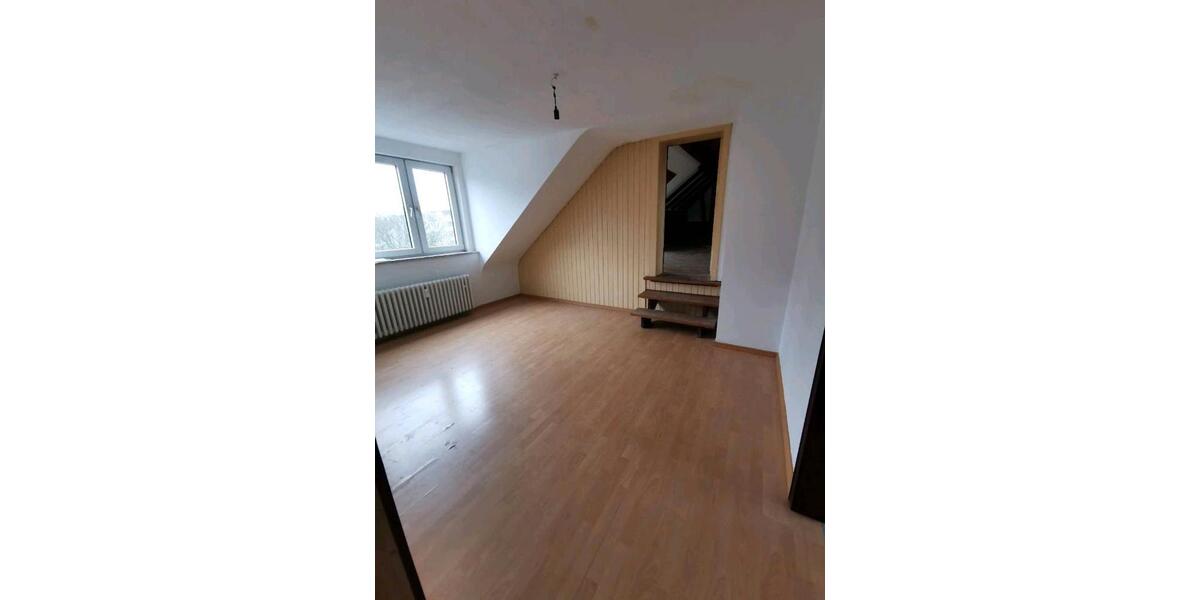 Dachgeschoßwohnung Duisburg Duisburg-Mitte - 5 Zimmer, 110 m&sup2;, 1.250&euro; | Angebot:26553398