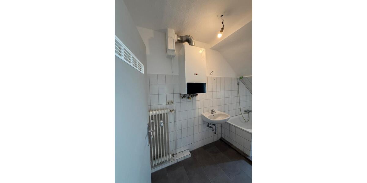 Dachgeschoßwohnung Duisburg Essenberg - 3 Zimmer, 70 m&sup2;, 490&euro; | Angebot:26598026