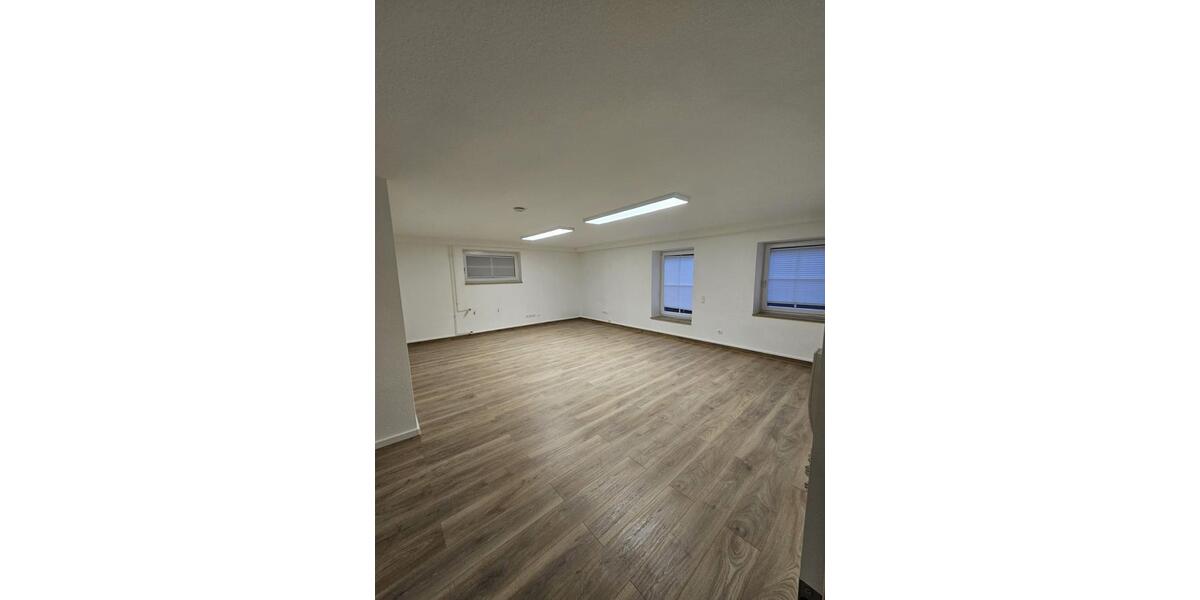 Etagenwohnung Wegberg - 3 Zimmer, 100 m&sup2;, 880&euro; | Angebot:25926359