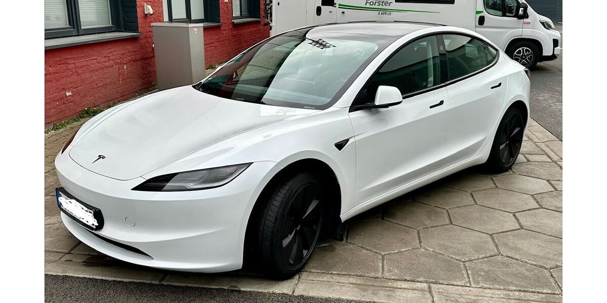 Tesla Model 3 66.500 km 36.600 &euro; Düsseldorf 40599