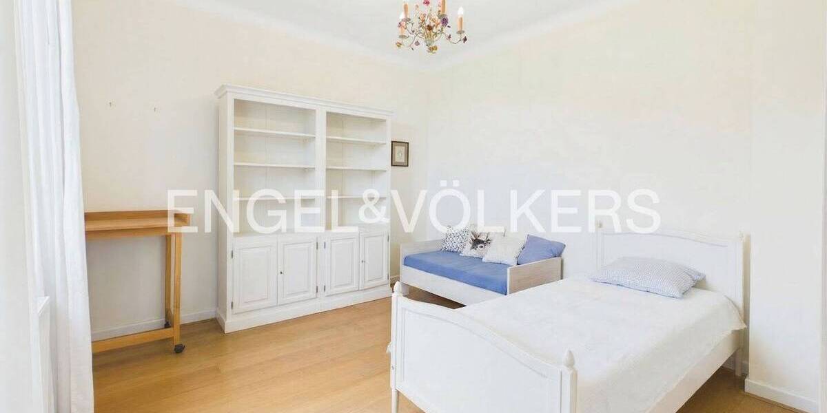 Einfamilienhaus Krefeld Traar - 6 Zimmer, 286 m&sup2;, 2.860&euro; | Angebot:25972018