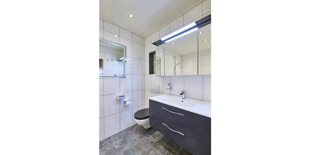 Mehrfamilienhaus, Wohnhaus Krefeld Hüls - 6 Zimmer, 200 m&sup2;, 530.000&euro; | Angebot:25820882