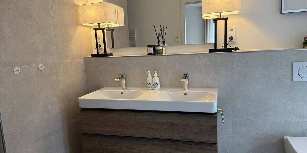 Doppelhaushälfte Neuss Reuschenberg - 4 Zimmer, 157 m&sup2;, 2.650&euro; | Angebot:26892236