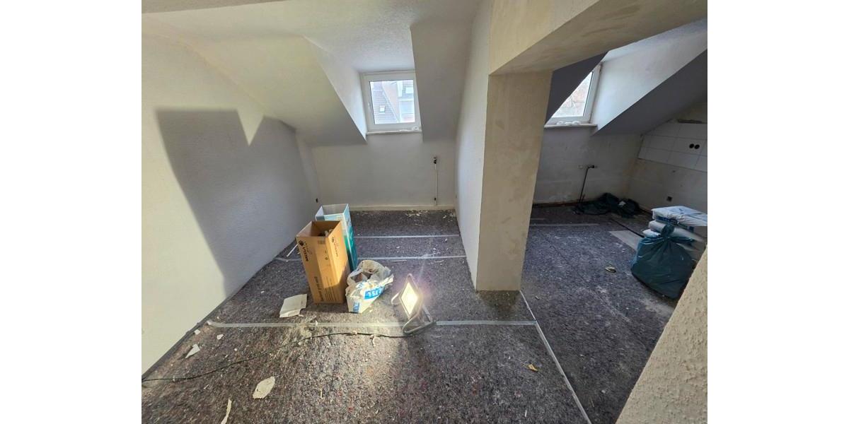 Dachgeschoßwohnung Düsseldorf Oberbilk - 4.5 Zimmer, 100 m&sup2;, 1.190&euro; | Angebot:25750079