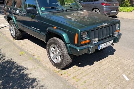 Jeep Cherokee 152.000 km 15.000 &euro; Düsseldorf 40545