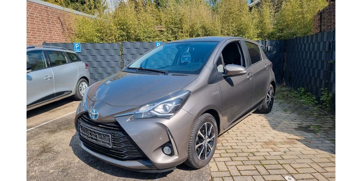 Toyota Yaris 129.844 km 11.950 &euro; Neuss 41470