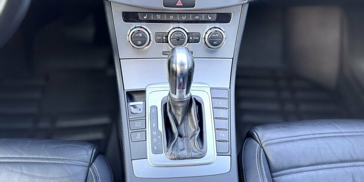 VW Passat CC Highline/Autom,/ Leder/PANO/5 Sitze 180.000 km 10.490 &euro; Mönchengladbach 41066