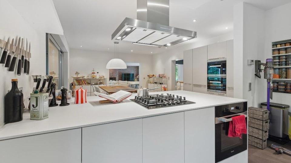 Villa Krefeld Benrad - 7 Zimmer, 305 m&sup2;, 2.199.000&euro; | Angebot:27083290