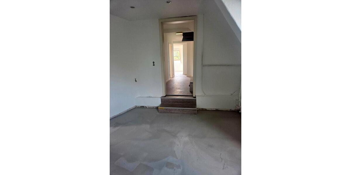 Dachgeschoßwohnung Neuss Augustinusviertel - 5 Zimmer, 100 m&sup2;, 1.150&euro; | Angebot:26231135