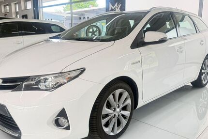 Toyota Auris 121.142 km 10.900 &euro; Grevenbroich 41515