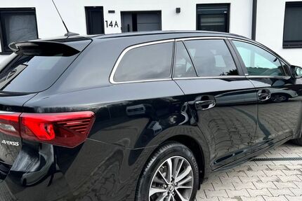 Toyota Avensis 65.874 km 15.498 &euro; Düsseldorf 40599