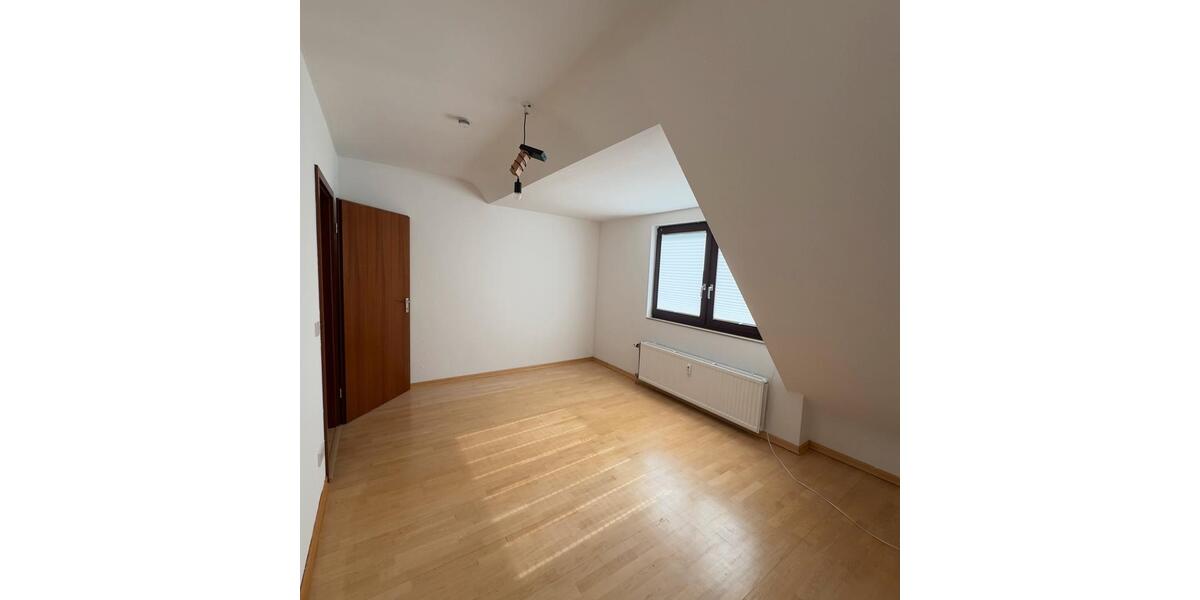 Dachgeschoßwohnung Mönchengladbach Nord - 3 Zimmer, 92 m&sup2;, 930&euro; | Angebot:25865901