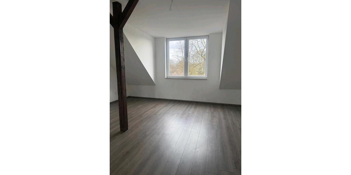 Dachgeschoßwohnung Duisburg Mittelmeiderich - 2 Zimmer, 80 m&sup2;, 620&euro; | Angebot:25919999