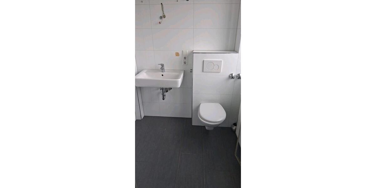 Dachgeschoßwohnung Neuss Reuschenberg - 3 Zimmer, 79 m&sup2;, 1.300&euro; | Angebot:25991806