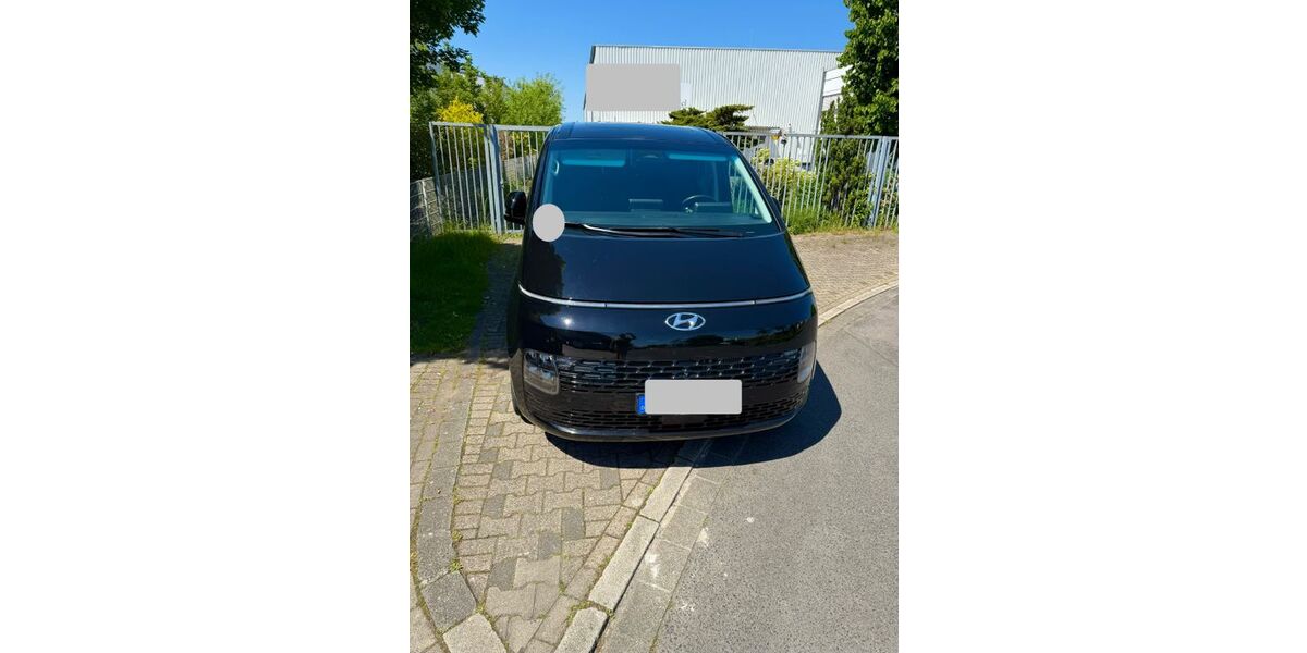 Hyundai STARIA 99.800 km 33.850 &euro; Düsseldorf 40227