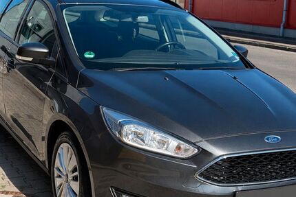 Ford Focus 102.000 km 9.600 &euro; Düsseldorf 40215