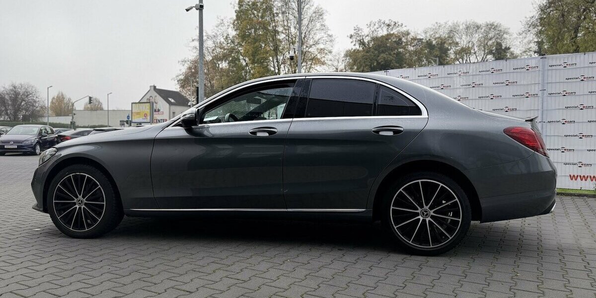 Mercedes-Benz C 220 Designo / AMG / LED / 360° Cam / Allrad 220.000 km 20.990 &euro; Mönchengladbach 41066