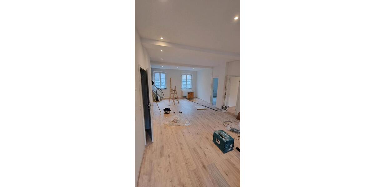 Etagenwohnung Neuss - 5 Zimmer, 120 m&sup2;, 450&euro; | Angebot:25616685