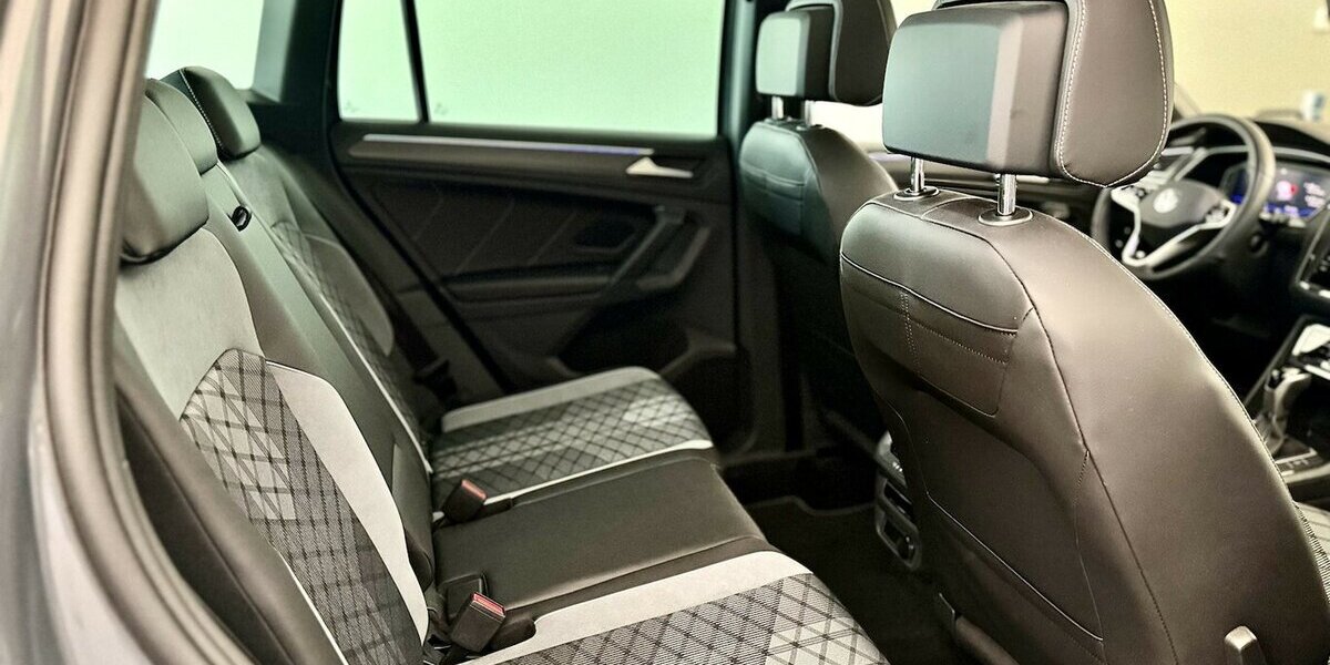 VW Tiguan R-Line / Pano / Kamera / KeylessGO 29.000 km 40.990 &euro; Mönchengladbach 41066