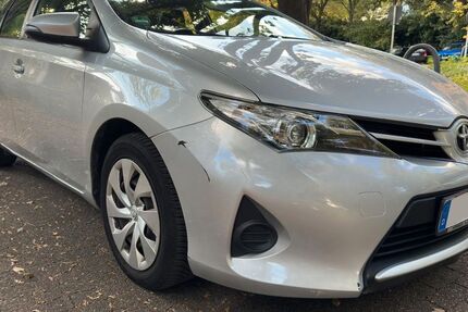 Toyota Auris 126.500 km 6.290 &euro; Mönchengladbach 41061