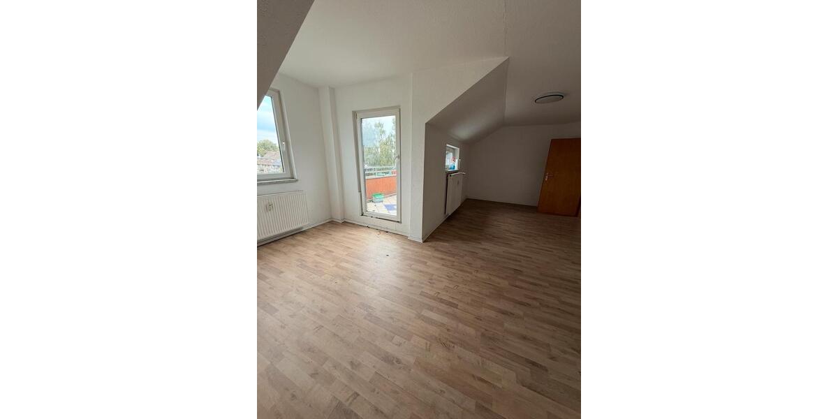 Dachgeschoßwohnung Duisburg Mittelmeiderich - 3 Zimmer, 75 m&sup2;, 750&euro; | Angebot:26491259