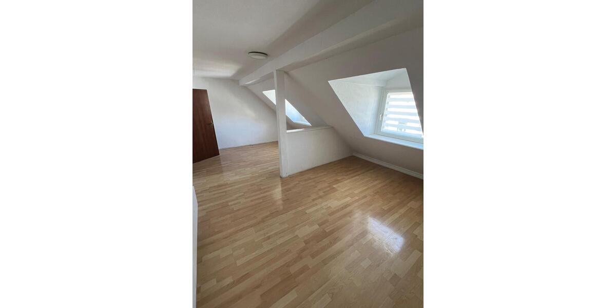 Dachgeschoßwohnung Duisburg Duisburg-Mitte - 3 Zimmer, 70 m&sup2;, 400&euro; | Angebot:26677989