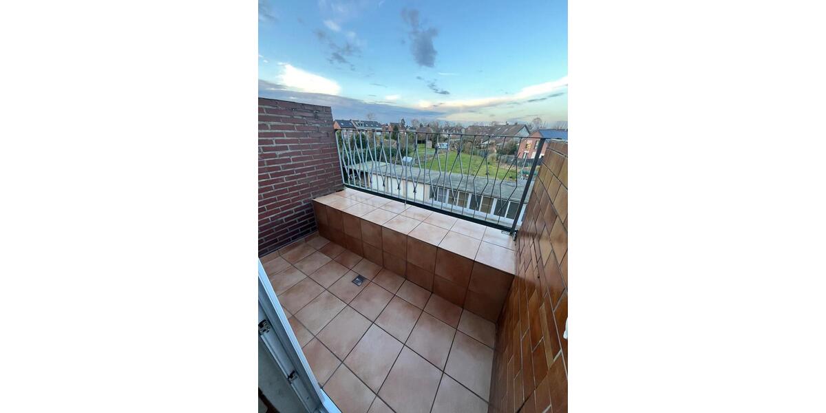 Dachgeschoßwohnung Meerbusch Kierst - 3.5 Zimmer, 85 m&sup2;, 1.067&euro; | Angebot:26413477