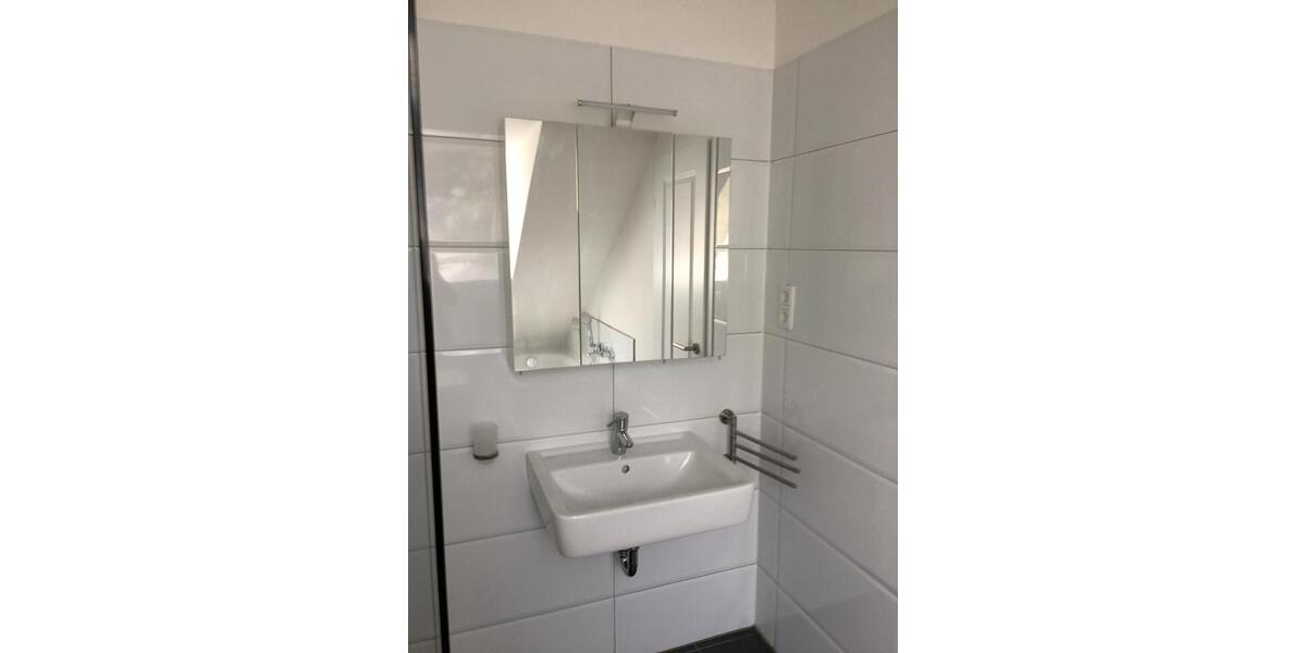 Dachgeschoßwohnung Ratingen - 4 Zimmer, 110 m&sup2;, 1.200&euro; | Angebot:25992722