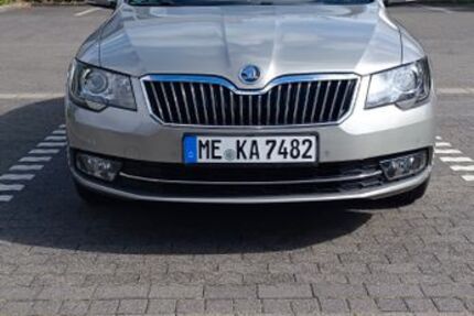 Skoda Superb 111.000 km 10.600 &euro; Hilden 40723