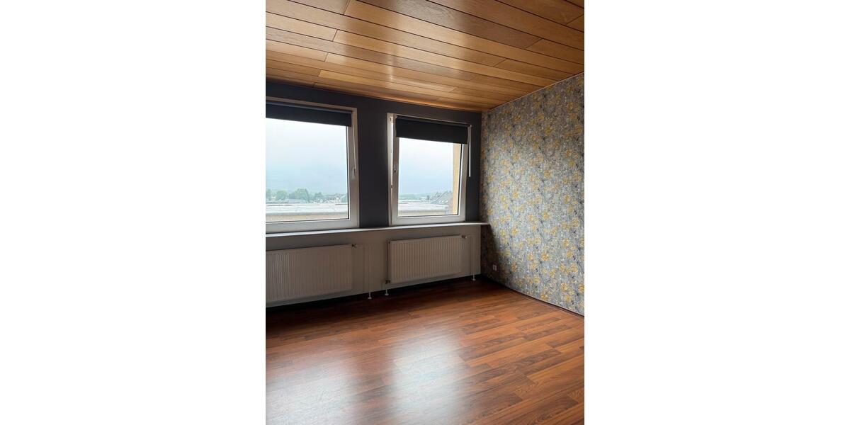 Etagenwohnung Düsseldorf Stadtbezirk 9 - 3 Zimmer, 120 m&sup2;, 900&euro; | Angebot:25749512