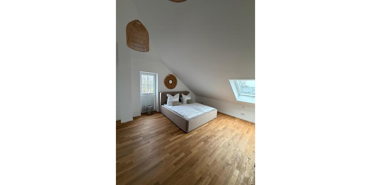 Dachgeschoßwohnung Krefeld Gellep-Stratum - 3.5 Zimmer, 115 m&sup2;, 1.900&euro; | Angebot:25205244