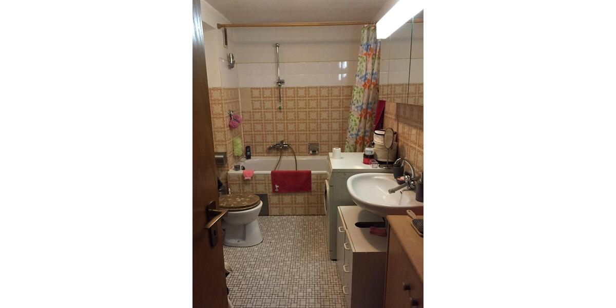 Dachgeschoßwohnung Duisburg Mittelmeiderich - 2 Zimmer, 45 m&sup2;, 300&euro; | Angebot:26613561