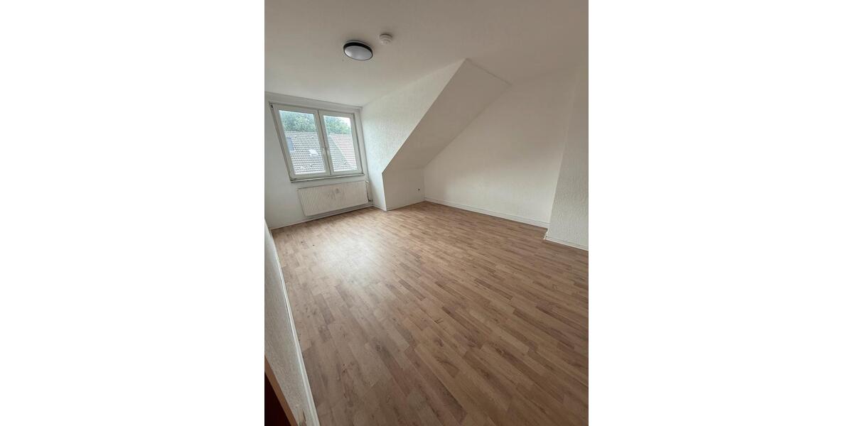 Dachgeschoßwohnung Duisburg Mittelmeiderich - 3 Zimmer, 75 m&sup2;, 750&euro; | Angebot:26491259