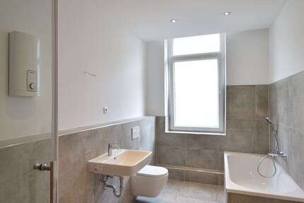 Wohnung Krefeld Krefeld-Mitte - 2 Zimmer, 81 m&sup2;, 745&euro; | Angebot:21856250