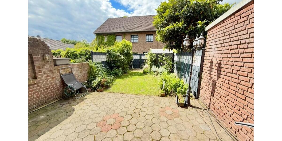 Reihenhaus Duisburg Hochheide - 5.5 Zimmer, 130 m&sup2;, 1.890&euro; | Angebot:26665105