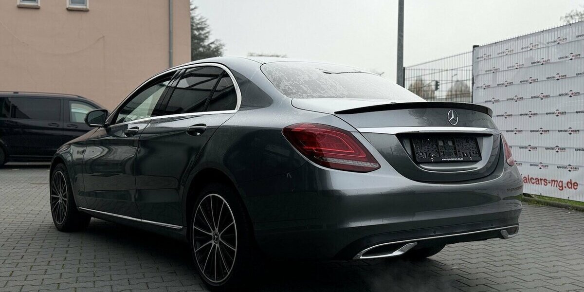 Mercedes-Benz C 220 Designo / AMG / LED / 360° Cam / Allrad 220.000 km 20.990 &euro; Mönchengladbach 41066