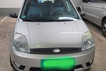 Ford Fiesta 150.450 km 2.100 &euro; Düsseldorf 40472