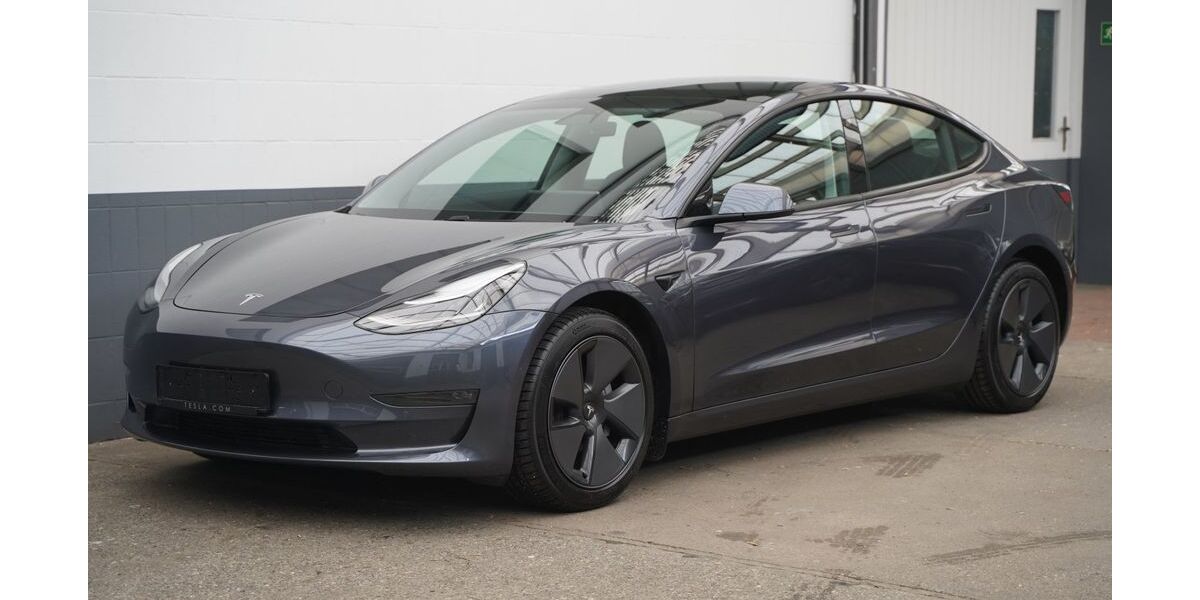 Tesla Model 3 95.769 km 23.950 &euro; Mönchengladbach 41236