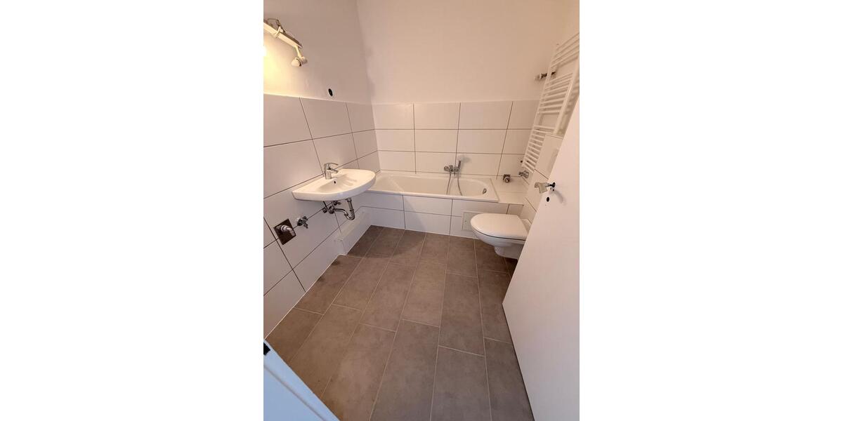 Etagenwohnung Krefeld - 3 Zimmer, 85 m&sup2;, 810&euro; | Angebot:25871358