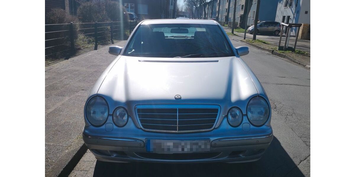 Mercedes-Benz E 200 272.000 km 4.200 &euro; Duisburg 47056