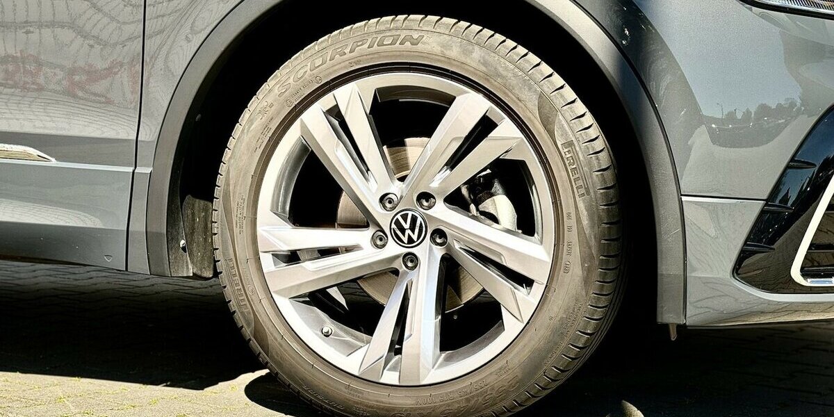 VW Tiguan R-Line / Pano / Kamera / KeylessGO 29.000 km 40.990 &euro; Mönchengladbach 41066