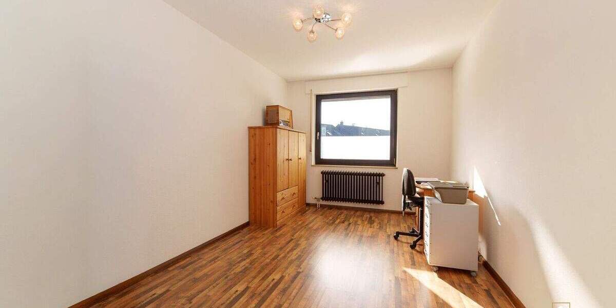 Mehrfamilienhaus, Wohnhaus Krefeld / Fischeln Fischeln - 5 Zimmer, 150 m&sup2;, 499.000&euro; | Angebot:25774713