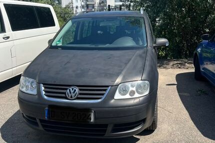 VW Touran 157.500 km 3.800 &euro; Düsseldorf 40227