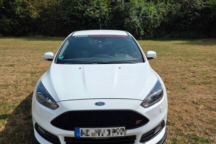 Ford Focus 80.000 km 16.400 &euro; Grevenbroich 41515