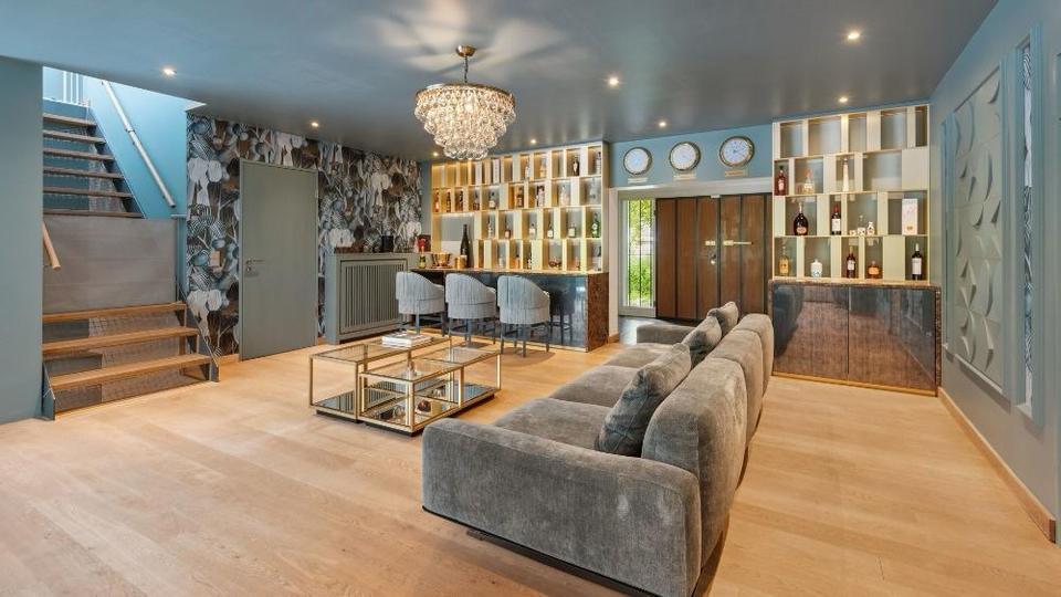 Villa Krefeld Benrad - 7 Zimmer, 305 m&sup2;, 2.199.000&euro; | Angebot:27083290
