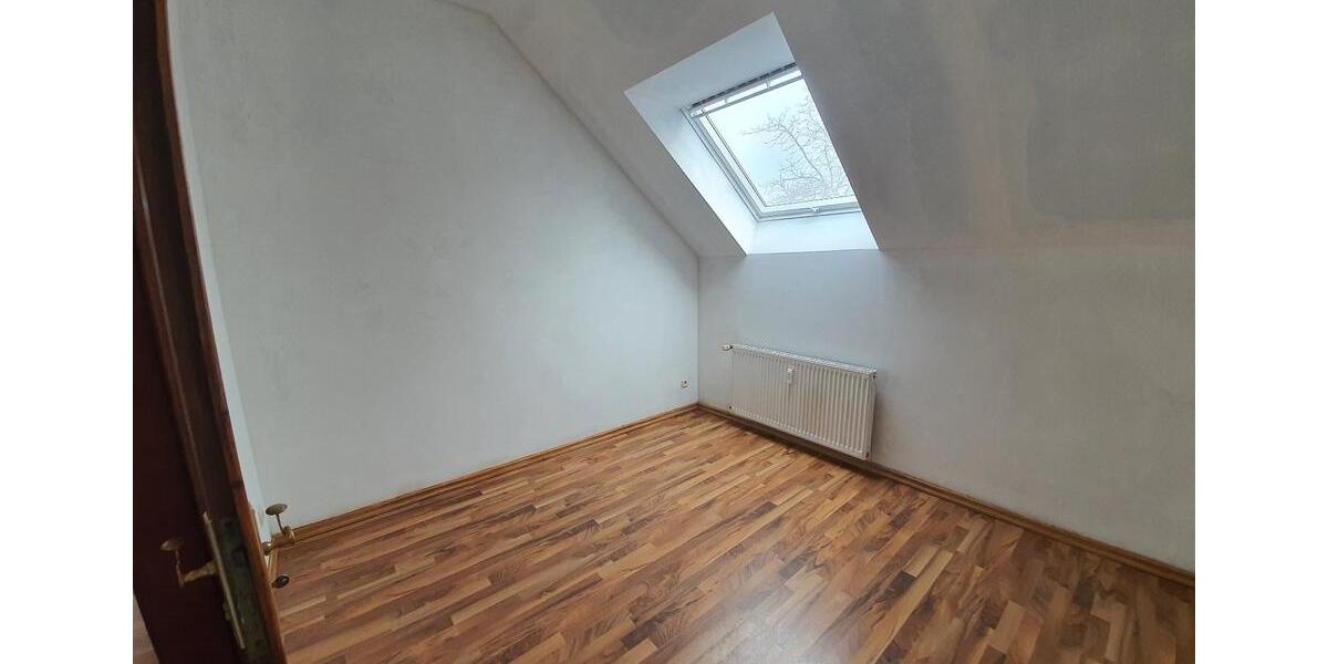 Dachgeschoßwohnung Duisburg Mittelmeiderich - 3 Zimmer, 95 m&sup2;, 700&euro; | Angebot:26614530