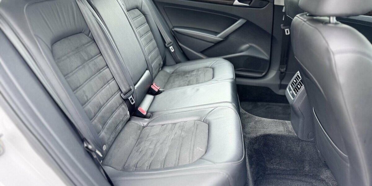 VW Passat 2,0 TDI Highline / Leder / SHD / Keyless 228.000 km 11.390 &euro; Mönchengladbach 41066