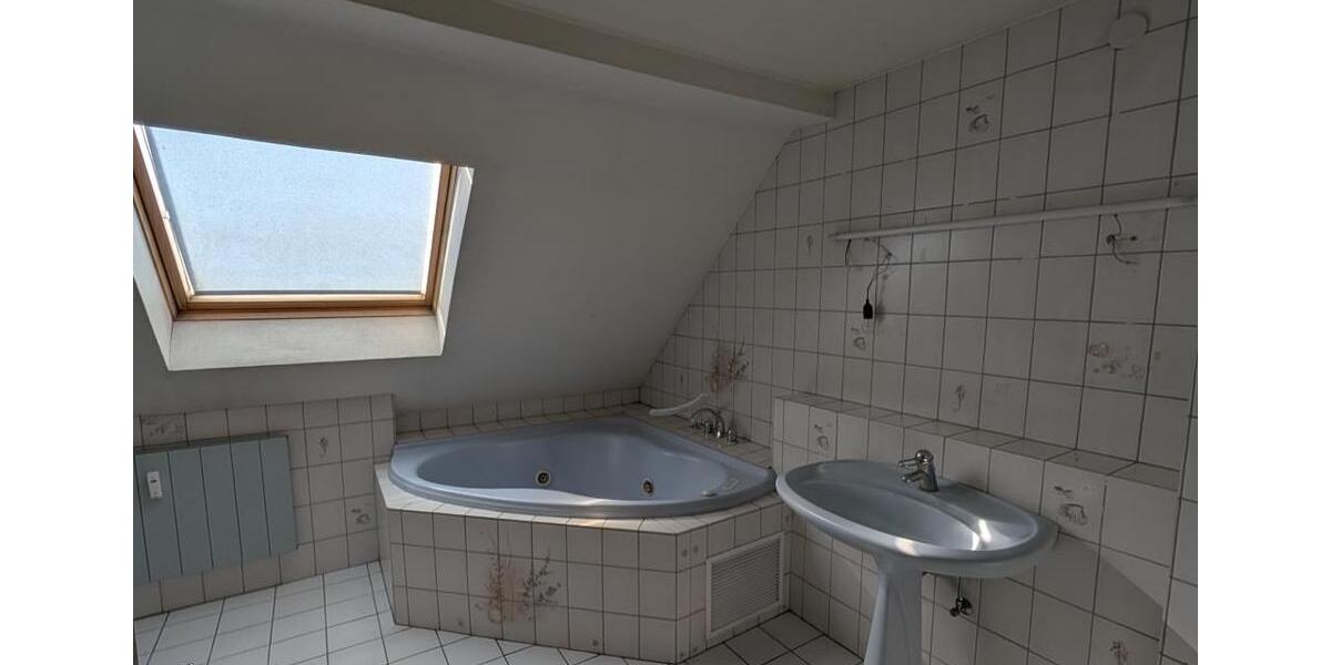 Dachgeschoßwohnung Duisburg Beeck - 3 Zimmer, 109 m&sup2;, 699&euro; | Angebot:25699114